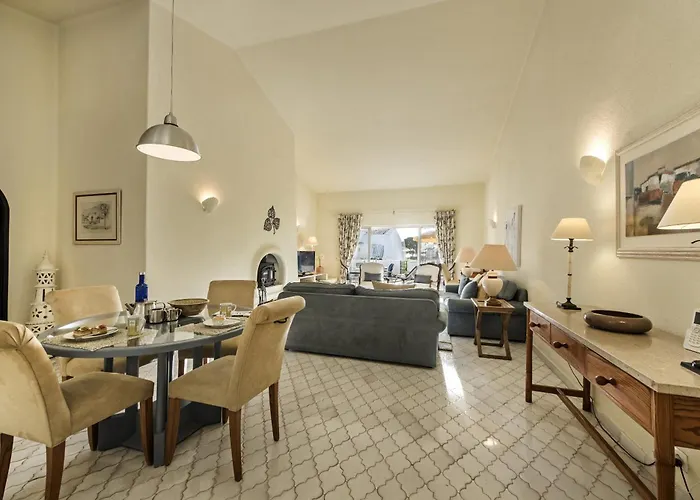 Mng Elliott42 Villa *