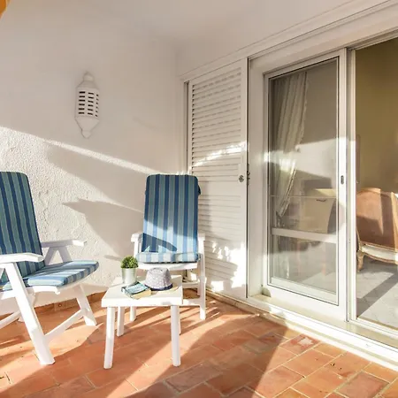 Willa Mng Elliott42 *