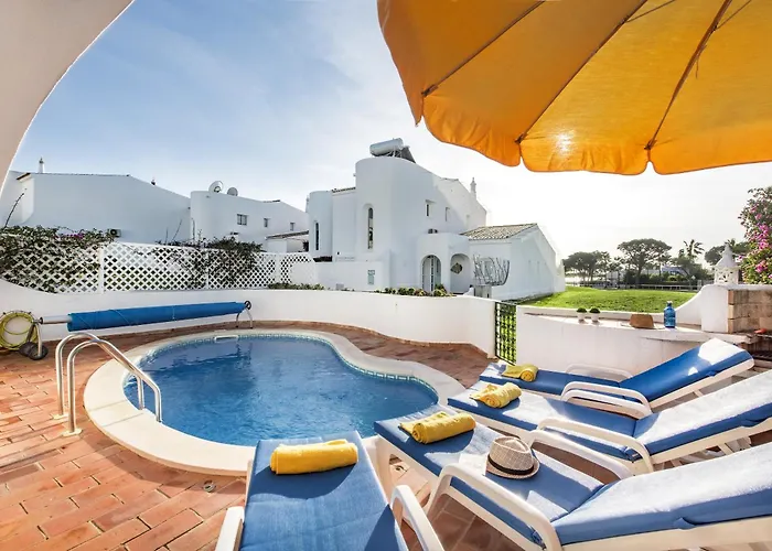 Willa Mng Elliott42 *