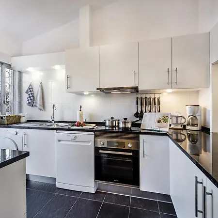 Mng Elliott42 Villa *